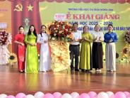 Đồng chí Trần Văn Dương - Phó Bí thư Thường trực Đảng ủy xã Nghĩa Đàn dự lễ khai giảng năm học mới 2025-2026